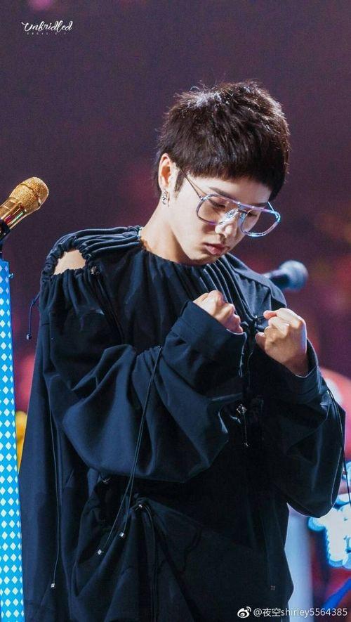 华晨宇四面台爆料视频,华晨宇四面台演唱会精彩瞬间大揭秘 第2张 华晨宇四面台爆料视频,华晨宇四面台演唱会精彩瞬间大揭秘 第2张